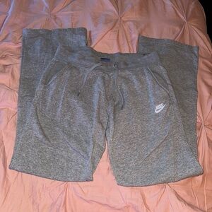 Women’s Nike Gray Sweatpants size Medium